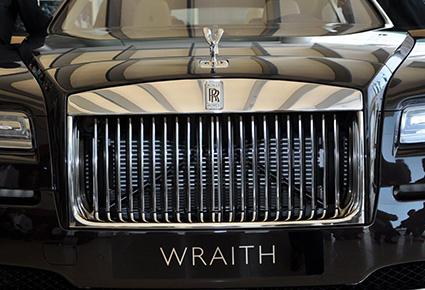 "رولز-رويس" تكشف عن سيارة WRAITH من دبي